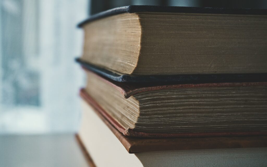 Books_pexels-suzyhazelwood-5218386